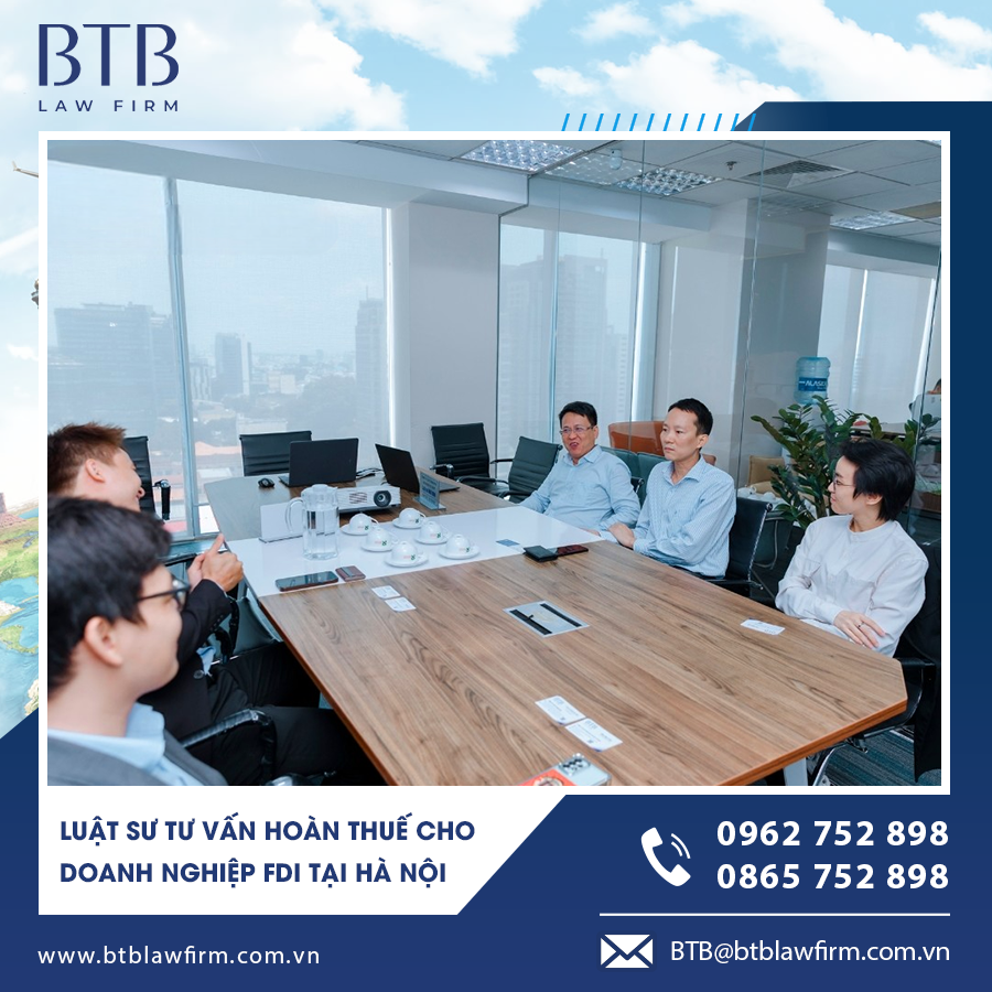 Cuộc họp đánh giá tiến độ hoàn thuế tại văn phòng luật